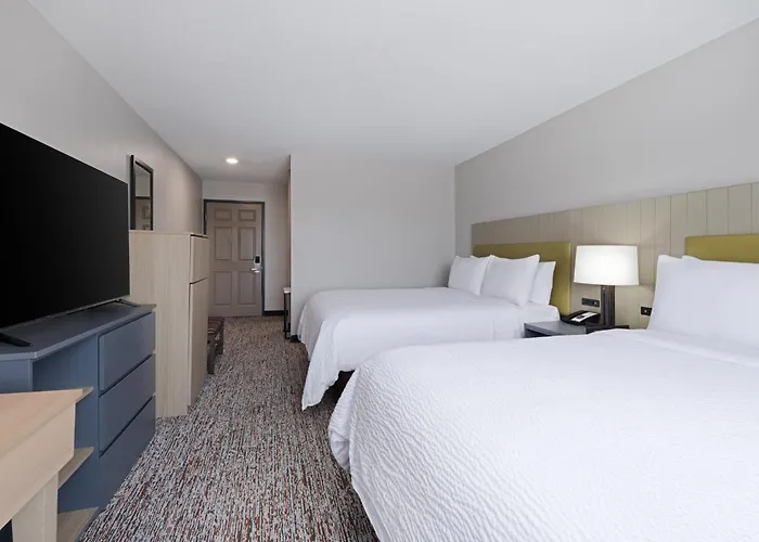 Garner - Forsyth By Ihg Hotel 3*